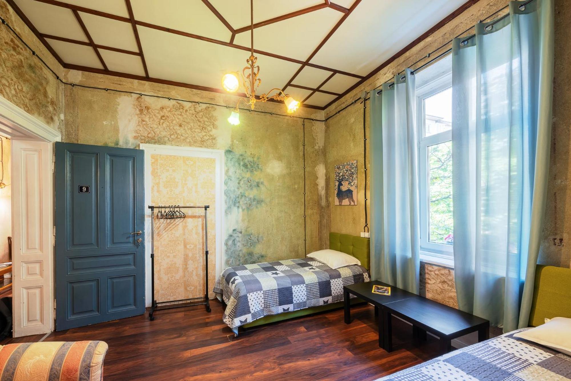 32 Hostel *