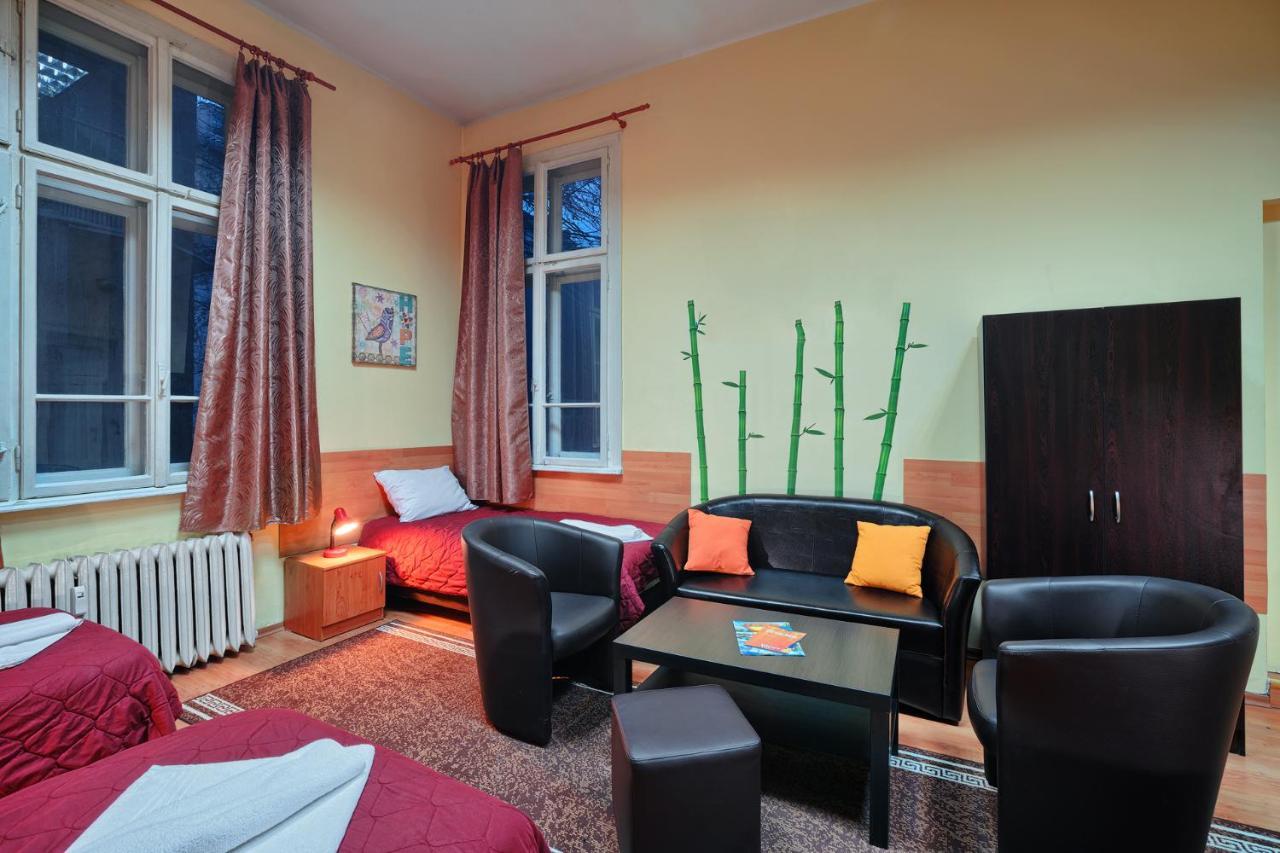 32 Hostel