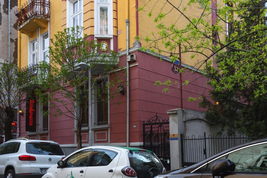 32 Hostel