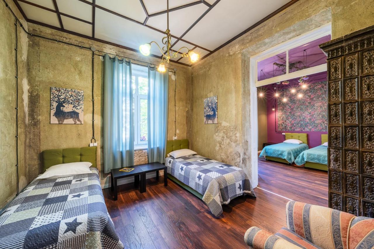 32 Hostel *
