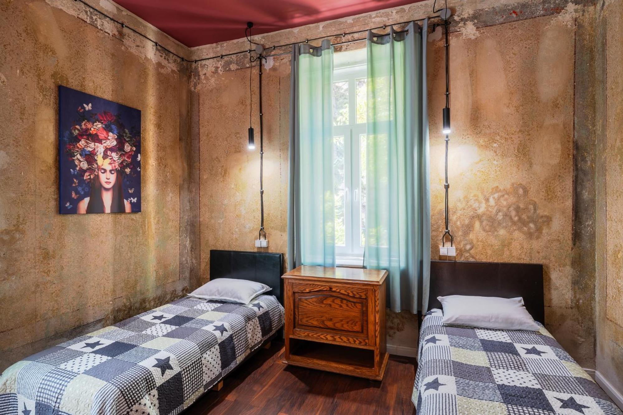 Hostel 32