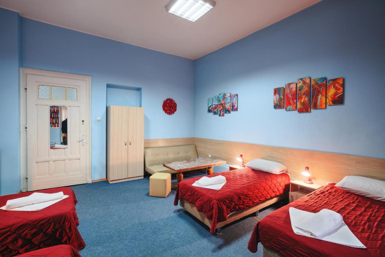 Hostel 32
