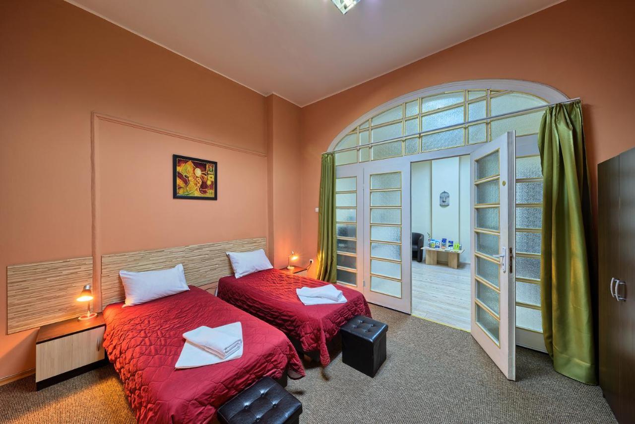 32 Hostel